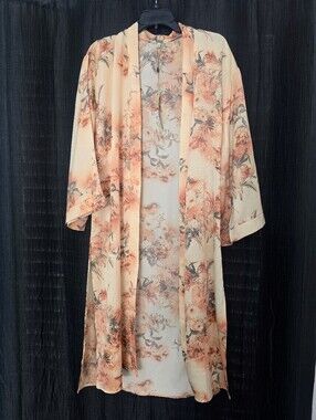 NWT Buckle Peach Floral Silk/Satin Kimono